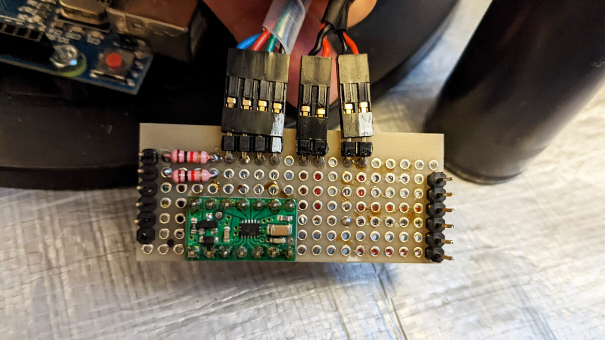 Arduinoとモータードライバを繋ぐ自作回路（部品実装面）