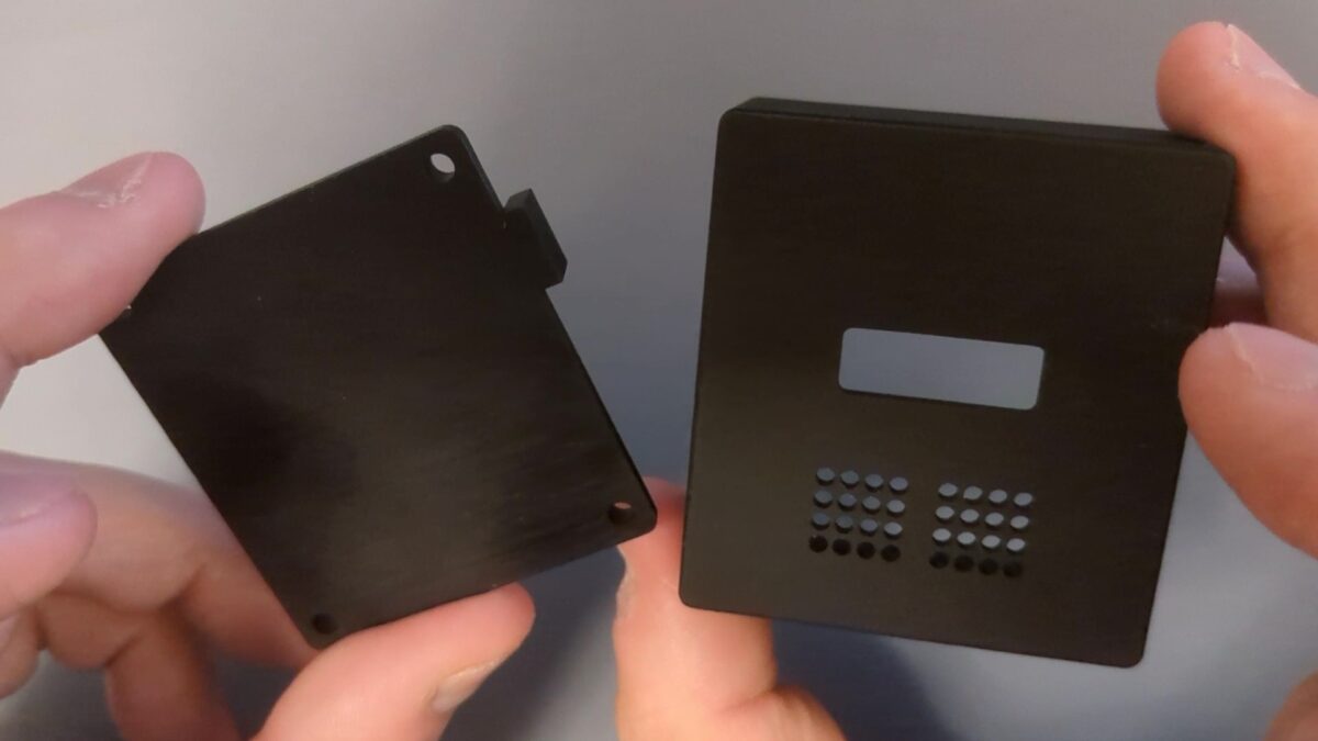 SLAタイプの3Dプリントで出力したケース
